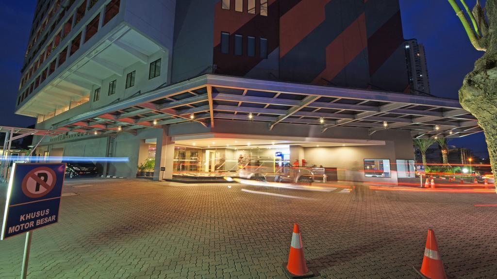 B Fashion Hotel Jakarta Exteriör bild