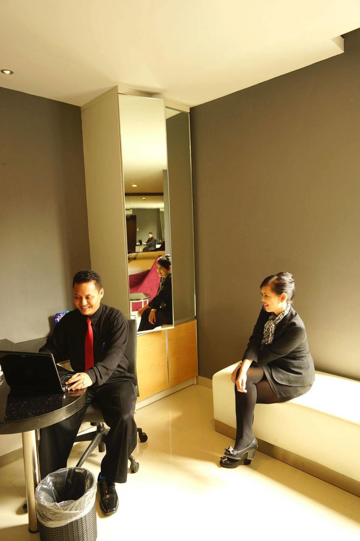 B Fashion Hotel Jakarta Exteriör bild