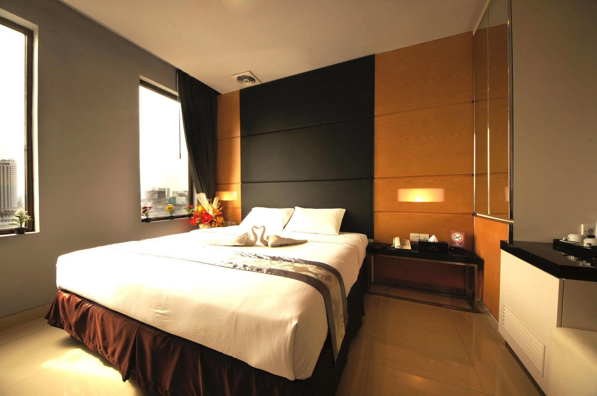 B Fashion Hotel Jakarta Exteriör bild